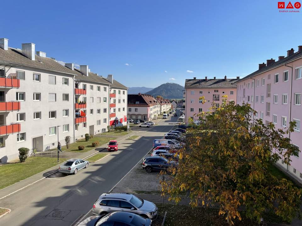 Erstbezug nach Komplettsanierung! Sonnige 3 Zimmerwohnung mit Badewanne und Balkon!
