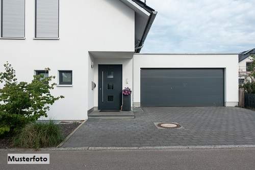 +++ Familienfreundliche Doppelhaushälfte mit Doppelstellplatz außen - ruhig & zentral +++