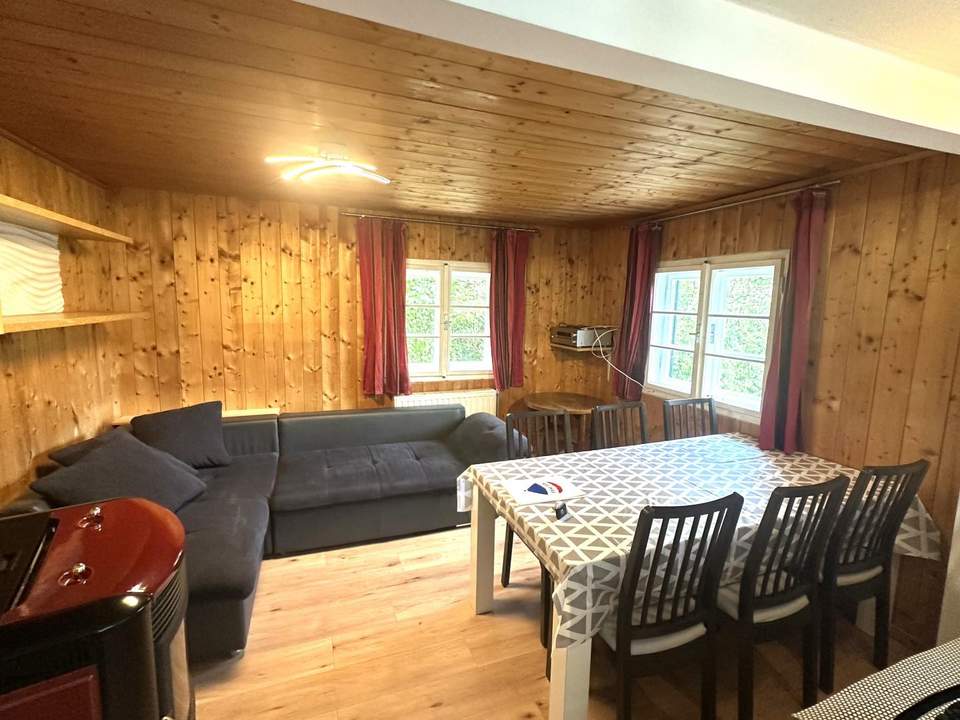 Kleines Haus mit Garten und Carport für Hobbygärtner