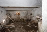 Sanierungsbedürftiger Bauernhof mit großem Grundstück