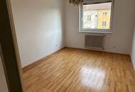 Familienwohnung mit 5 Zimmern , in gepflegter ruhiger Anlage im Grünen