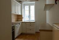 Teilsanierte, helle und geräumige 2-Zimmerwohnung - Nähe Kutschkermarkt