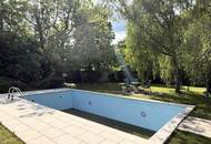 Eine Villa mit Wohnkultur, parkähnlichem Garten und Pool // A Villa of Distinction with Park-Like Garden and Pool //