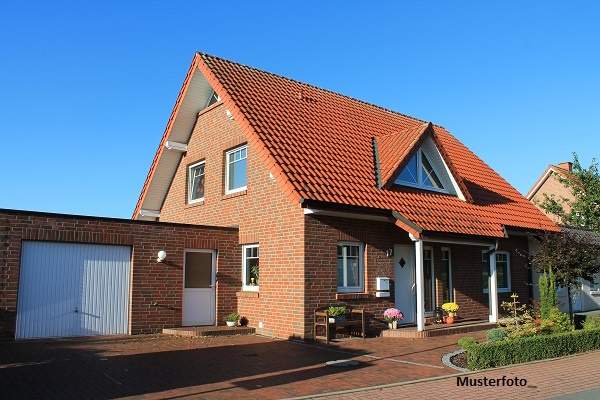 Familienfreundliches Wohnhaus mit viel Platz, Garage und Nebengebäude