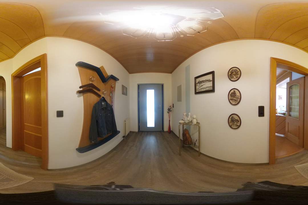 Einfamilienhaus mit zwei getrennten Wohneinheiten in ruhiger, sonniger Lage unweit vom Badesee Rauchwart