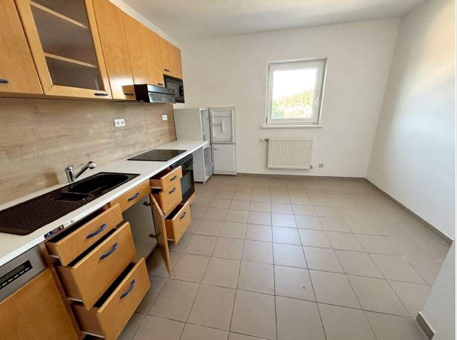 Dachgeschoss - Zwei Zimmerwohnung mit Essküche!