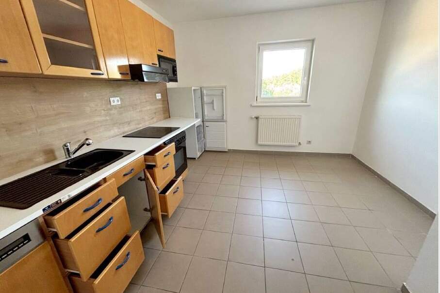 Dachgeschoss - Zwei Zimmerwohnung mit Essküche!, Wohnung-miete, 665,00,€, 2821 Wiener Neustadt(Land)