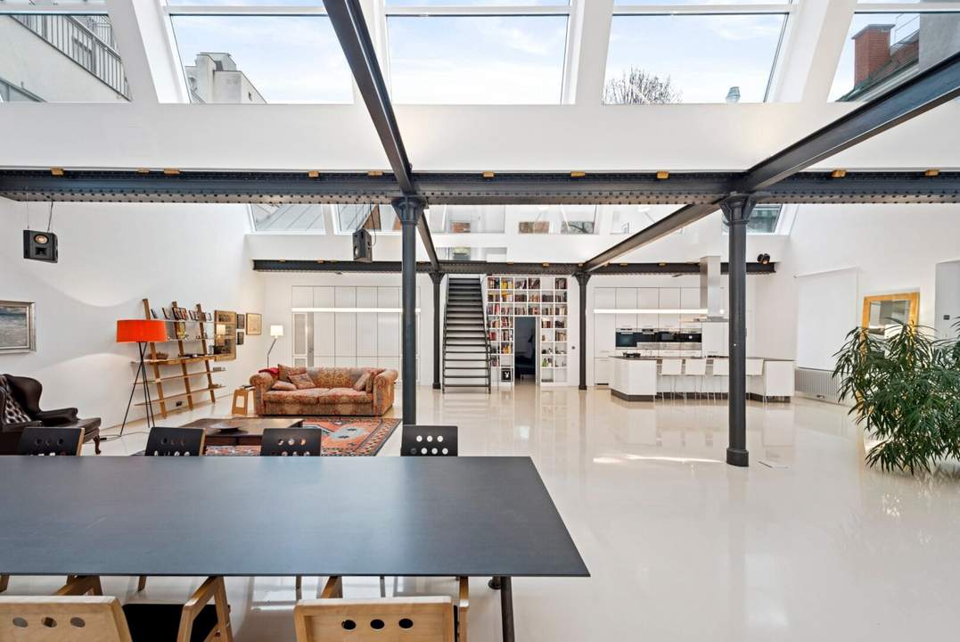 Urban Living Deluxe - 5-Zimmer Atelierwohnung im New York Loft-Stil mit Weinkeller, Terrasse &amp; Garage