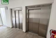 *FLAIR IN THE CITY* Geräumige 2 Zimmer Wohnung mit knapp 60m2 und toller Dachterrasse mit Pool - Jetzt anfragen!