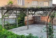 Sanierungsbedürftiges Einfamilienhaus mit Garten. Sonnige Eckparzelle!