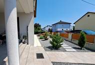 Zweifamilienhaus -Wohnjuwel mit 2 Wohnungen (ca. 290 m² Wfl.), 2 Terrassen, Gartenareal mit Pool &amp; Poolhaus - Neuzeug
