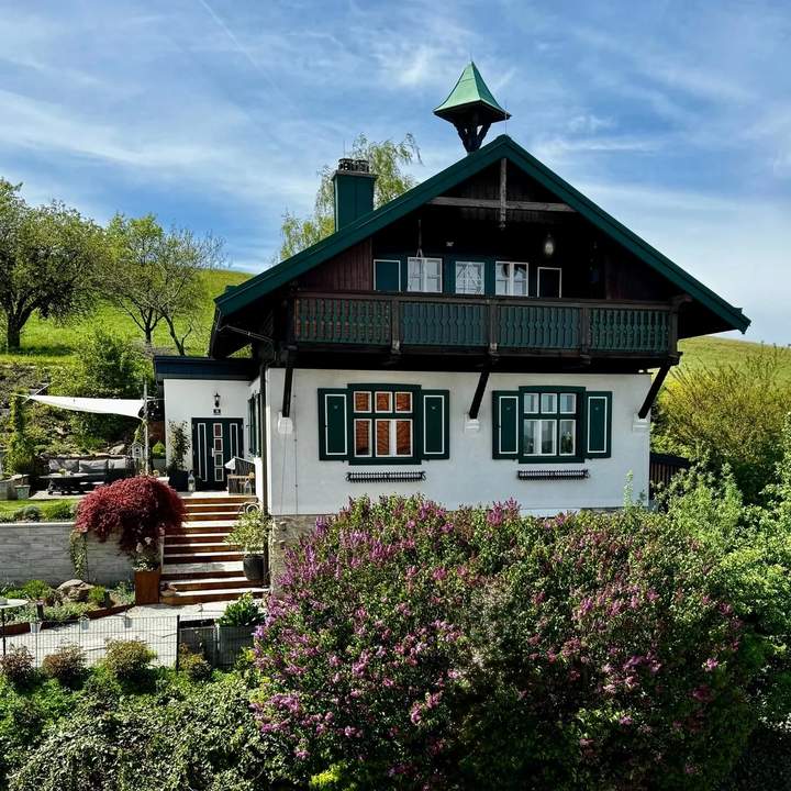Sommerfrische statt Hitzestau - stilvoll saniertes Landhaus im Alpenvorland, nur 50 Min. vor Wien (Provisionsfrei)