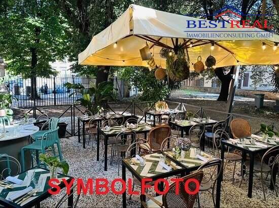 Altes Gasthaus mit Schanigarten