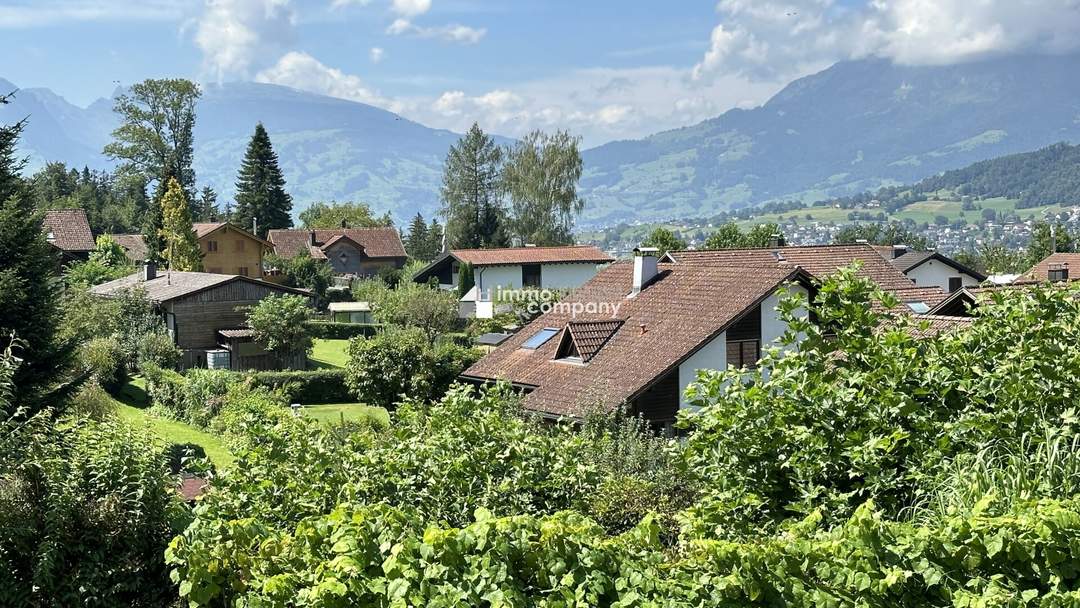 Totaler Ruhepol, geteiltes Baugrundstück, ca. 510 m2, Feldkirch-Tisis od. doppelte Größe, 2x ca. 510 m2 (ca. 1.021 m2), in 6 Min. p. PKW v. Stadtzentrum Feldkirch direkt mitten im Grünen, Stille/Ruhe/Erholung, Berg- u. Panorama-Blick, Bus-Station in 50 m.