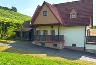 Umgebautes Kellerstöckl mit 3 Wohneinheiten, Terrasse, Balkon, Keller und Weingarten in Aussichtslage