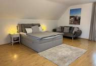 Großzügiges Familienhaus mit Pool in sonniger Lage