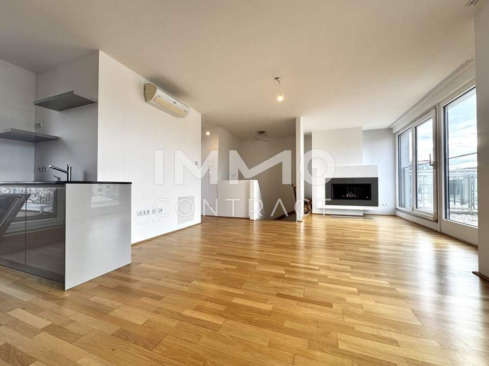 Urbaner Luxus: Maisonette mit Weitblick, Kamin und lichtdurchfluteten Räumen