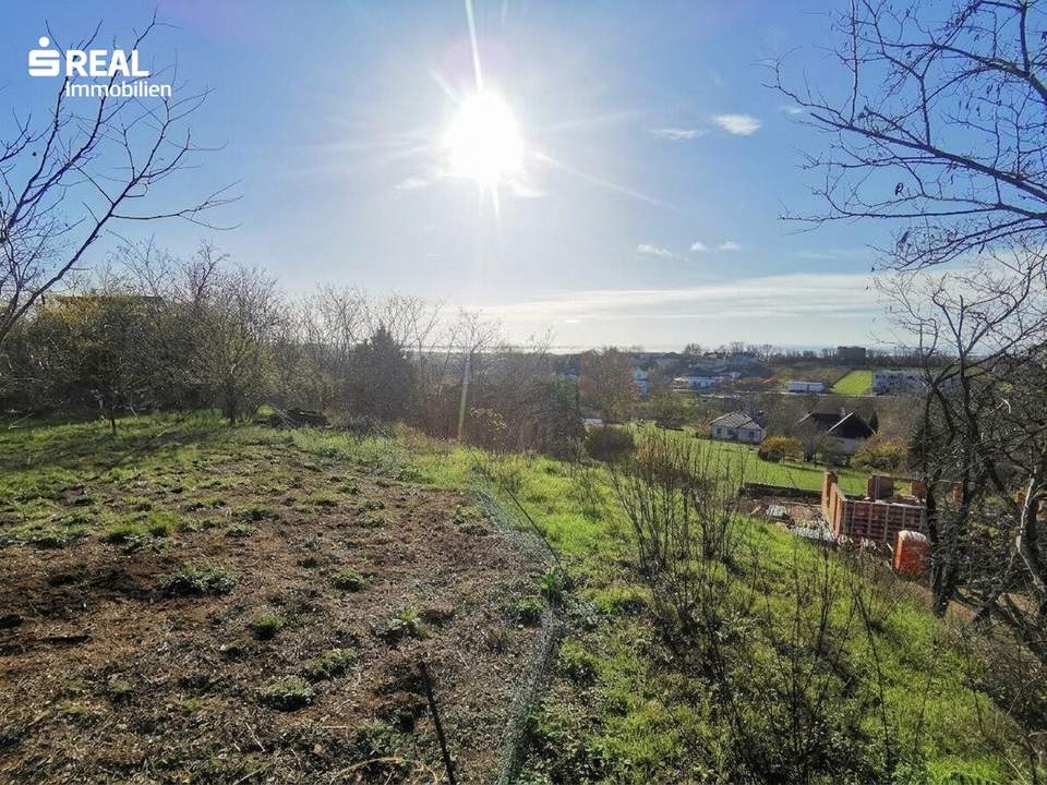 Rarität am Kirchberg – Exklusives Baugrundstück mit unverbaubarem Seeblick
