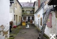 WOHNHAUS IN ZENTRUMSLAGE MIT VIEL GRUND