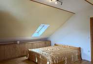 "Charmantes Einfamilienhaus mit Terrasse, Garage und zusätzlichem Grundstück"