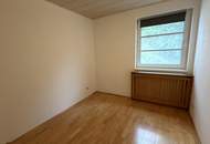 Helle und großzügige 2-Zimmer-Wohnung mit verglaster Loggia
