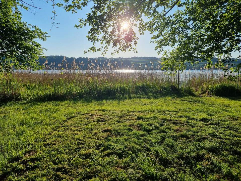 Exklusive Rarität im Salzburger Seenland – 390 m² direkt am Wasser mit Steg
