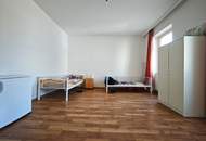 Wohn- &amp; Geschäftshaus mit Potential | U-Bahnnähe | großer Garten und Innenhof mit Parkplätzen