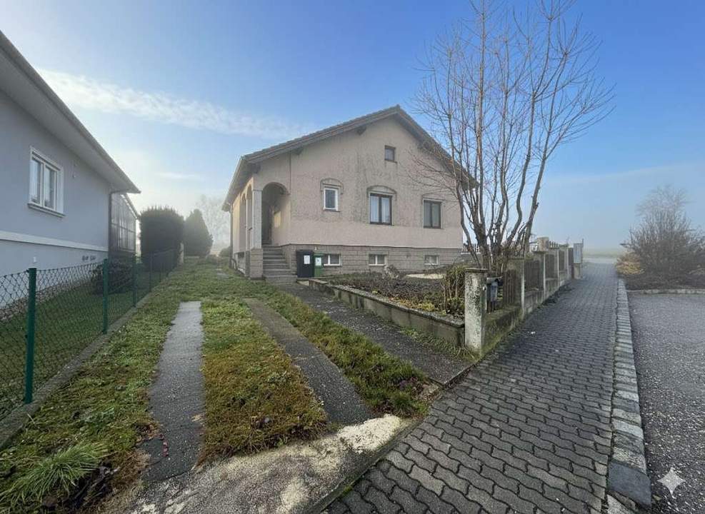 Einfamilienhaus mit großem Garten und Ausbaupotenzial!