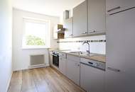 Schöne Erdgeschoss 3-Raum-Wohnung mit Balkon und PKW-Abstellplatz