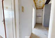 Sanierungsbedürftige 2-Zimmer-Balkon-Wohnung in U1-Nähe