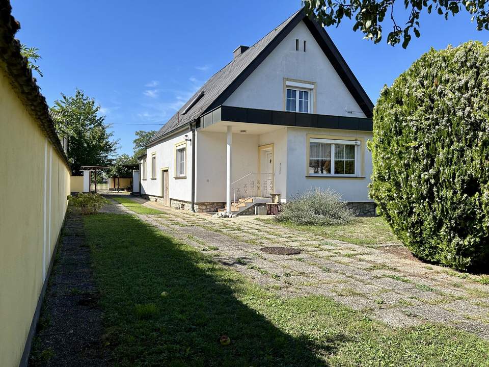 Großzügiges Einfamilienhaus mit großem Grundstück, Nebengebäuden & viel Potenzial in Trausdorf