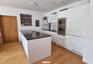 Modernes Einfamilienhaus mit Pool und Garage in Spratzern