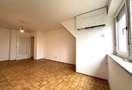 Großzügige und helle 2 Zimmer Wohnung im Dachgeschoss | ca. 63 m² | Klimaanlage | zzgl. PKW-Stellplatz | Friedrich Schiller-Straße