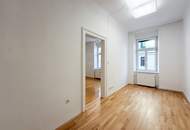 Großzügige Altbauwohnung mit 3 Zimmern, Extraküche und 2 Balkonen nahe der Mur