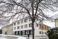 Vollvermietetes Neubau-Zinshaus am Hauptplatz Schrems – nachhaltig & architektonisch herausragend