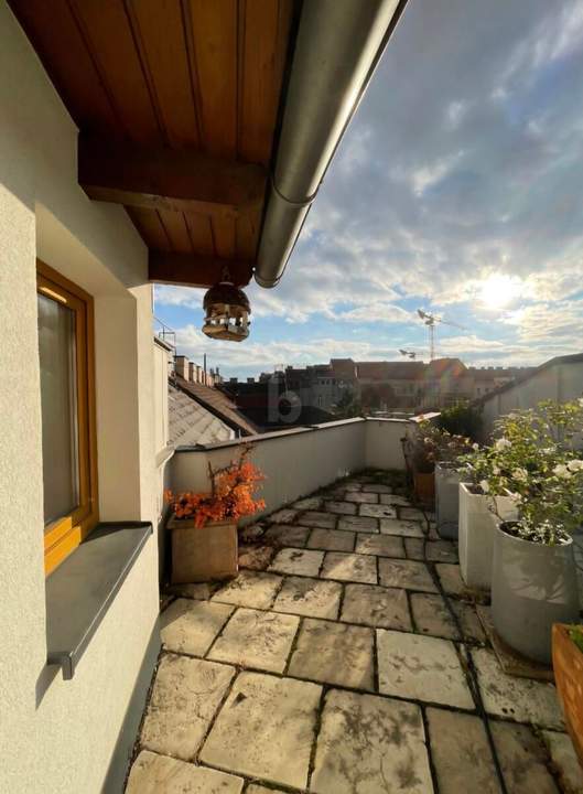 Preisreduktion! STILVOLLER DACHGESCHOSSHIT MIT BALKON