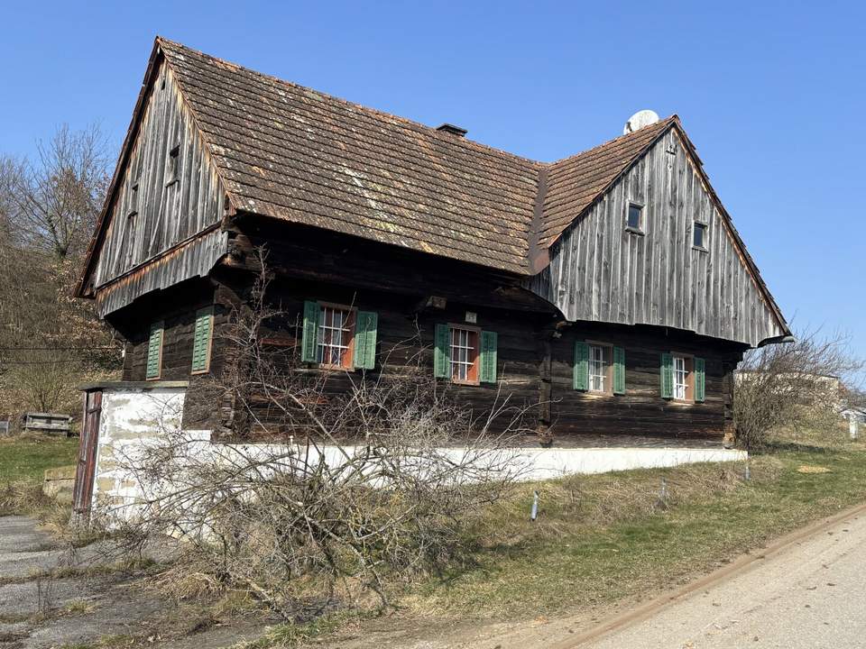 Historisches Bauernhaus in idyllischer Lage mit 12.640m² Grund