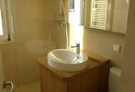 Wunderschöne, sehr ruhige, möblierte 2-Zimmer Dachgeschosswohnung mit großzügiger Terasse und Kahlenbergblick! Heizung und Warmwasser inklusive!