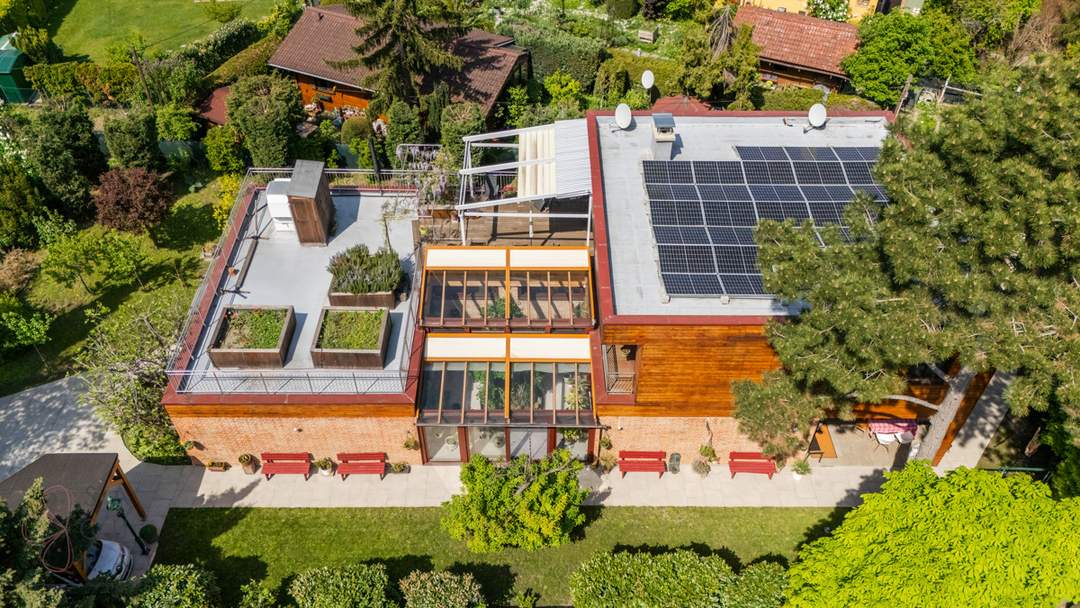 RESERVIERT! ARCHITEKTURJUWEL IN FLORIDSDORF – RUHIGE LAGE NAHE DER DONAU MIT WINTERGARTEN, DACHTERRASSE UND PV-ANLAGE