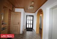 Investitionsmöglichkeit mit Entwicklungspotential - Zwei vermietete Arbeiterquartiere und Betriebsbaugrund mit hoher Rendite!