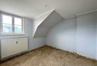 Sanierungsbedürftige Drei-Zimmer-Wohnung mit zwei Parkplätze | RIEDERSBACH
