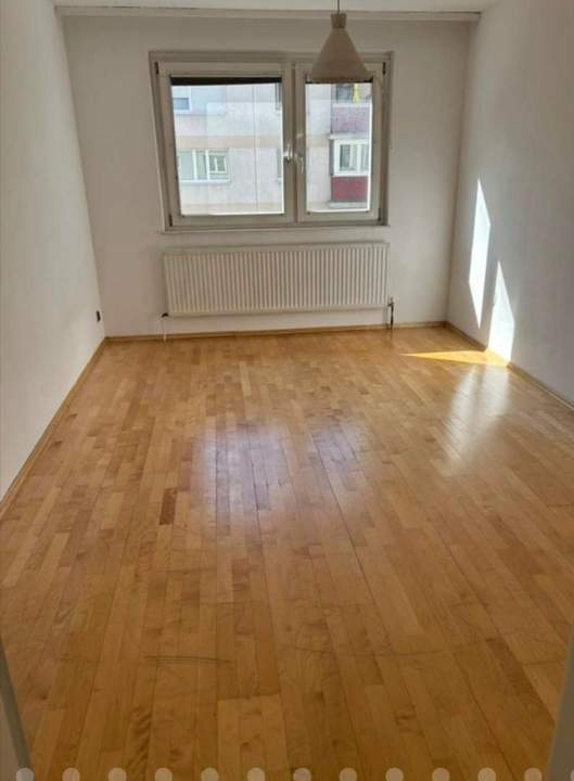 Großzügige 4-Zimmer-Wohnung mit Loggia