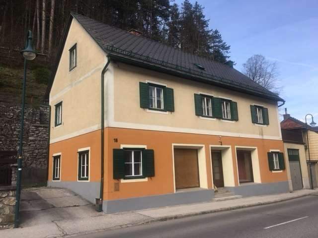 Charmantes Landhaus in Gutenstein, 200m², 8 Zimmer, Garten, renovierungsbedürftig!