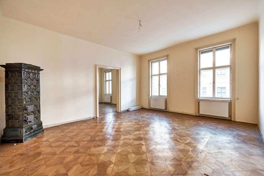 Top-Lage beim VOTIVPARK! 5-Zimmer-Altbau in Hof- und Straßenlage