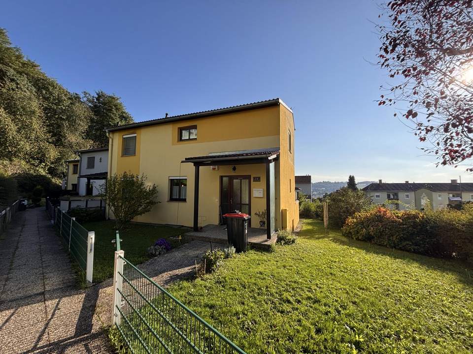 Eckreihenhaus mit großem Plus: Garage, Stellplatz &amp; ruhige Wohnlage