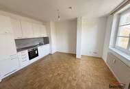 UNBEFRISTET und teilsaniert - Moderne 2-Zimmerwohnung mit Blick auf den Schlossberg!