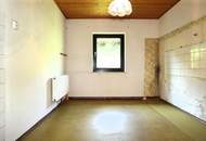 Ein-/Zwei- oder Mehrfamilienhaus zum Innenrenovieren auf 1.343 m² Grund mit Garage und Abstellplätze