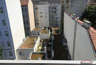 HOFSEITIG - Schöne 4-Zimmerdachgeschosswohnung mit Terrasse und Klimaanlage!