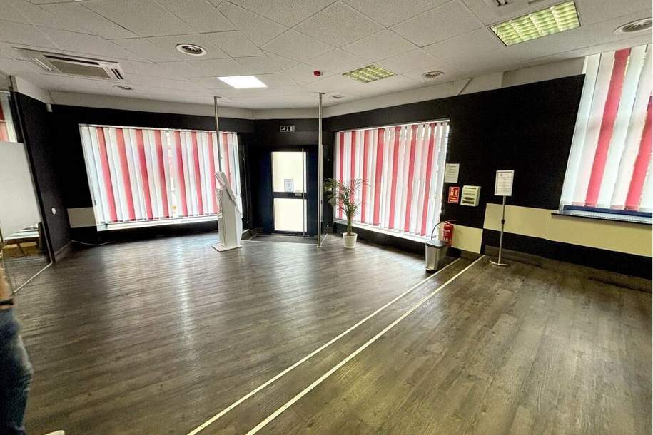 Geschäftslokal Klimatisiert! Branchenfrei, Gewerbeobjekt-miete, 3.087,53,€, 1170 Wien 17., Hernals