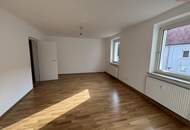 Exklusive Luxus-Singlewohnung in Steyr-Münichholz: frisch saniert, hochwertig ausgestattet, lichtdurchflutete Wohnräume und herrlicher Grünblick – inklusive Abstellraum, der sich ideal als Ankleidezimmer nutzen lässt!